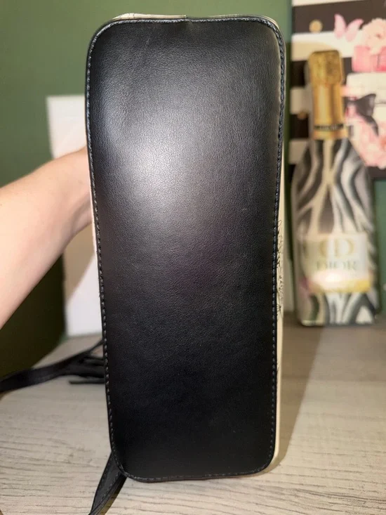 NWOT Madden Girl Monochrome Floral Crossbody Bag - Picture 4 of 6